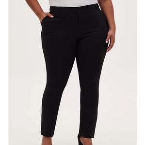 Torrid Size 14 Black Straight Leg Trouser NWT